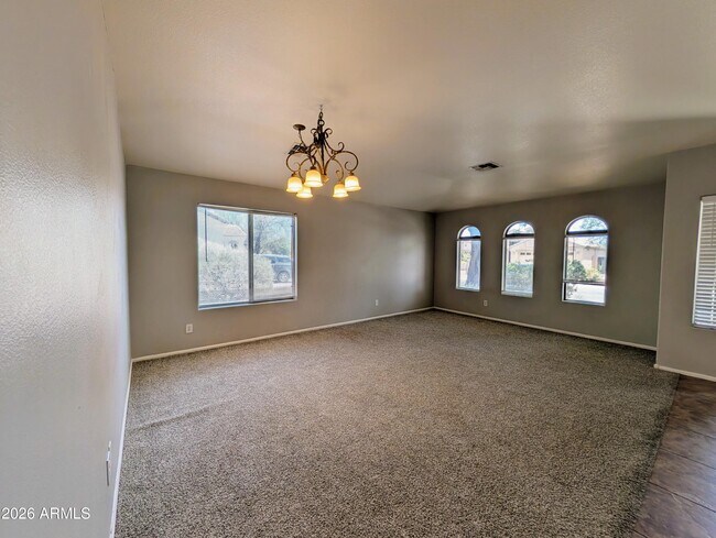 Foto del edificio - 738 E Saddle Way