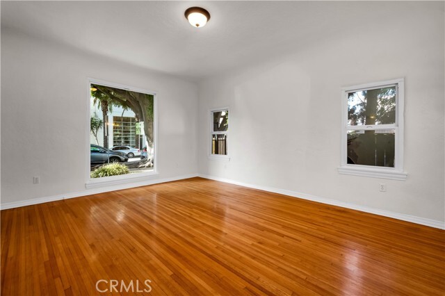 Building Photo - 722 S Dunsmuir Ave