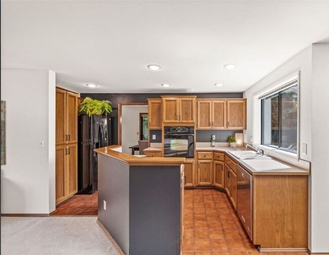 Building Photo - Lakeland Hills 3 bedroom 2 bathroom - Gara...