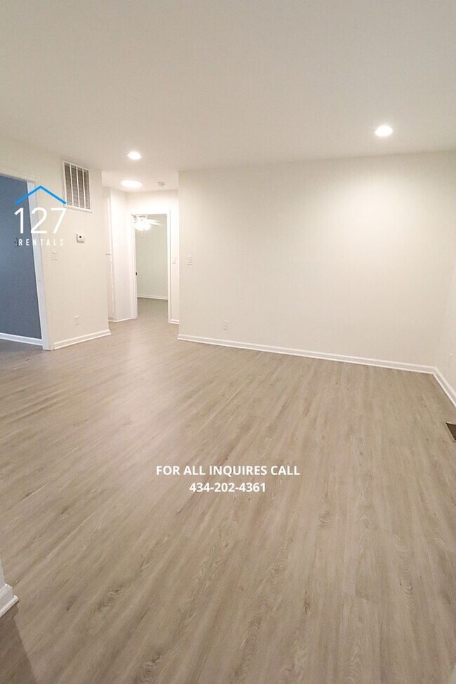 Foto del edificio - 2-Bedroom Duplex with In-Unit Laundry & Lawn Care Included!