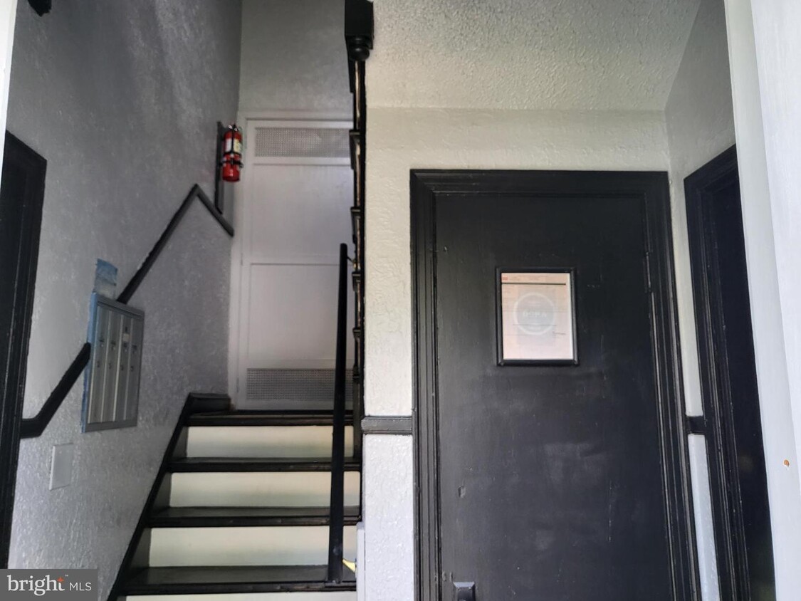 Foto principal - 1335 Bryant St NE