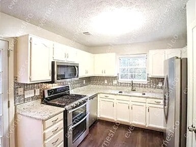 Building Photo - 2073 Upland Dr