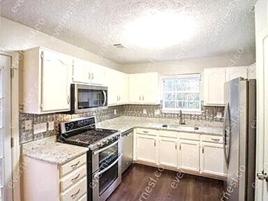 Foto del edificio - 2073 Upland Dr