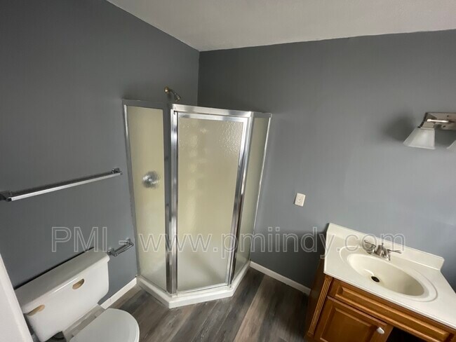 Foto del edificio - 1637 W 7th St