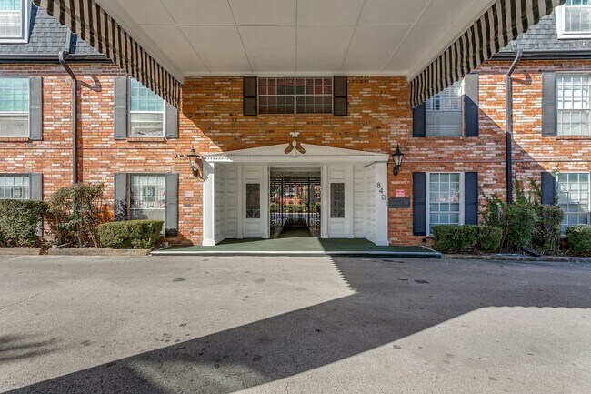Foto del edificio - BEAUTIFUL ALAMO HEIGHTS CONDOMINIUM AT THE GEORGIAN