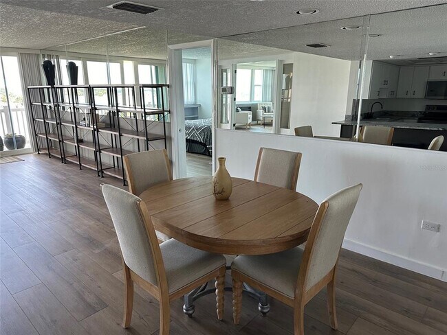 Building Photo - 500 Treasure Island Causeway