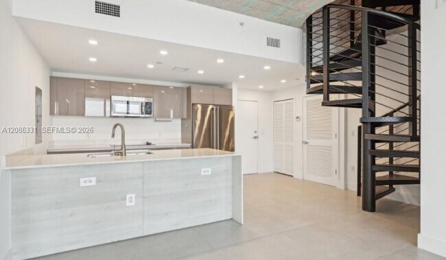 Foto del edificio - 13800 Highland Dr