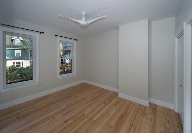 Building Photo - 48 Leamington Rd