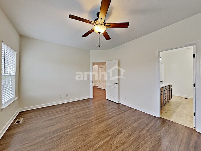 Foto del edificio - 6457 Sunnywood Dr