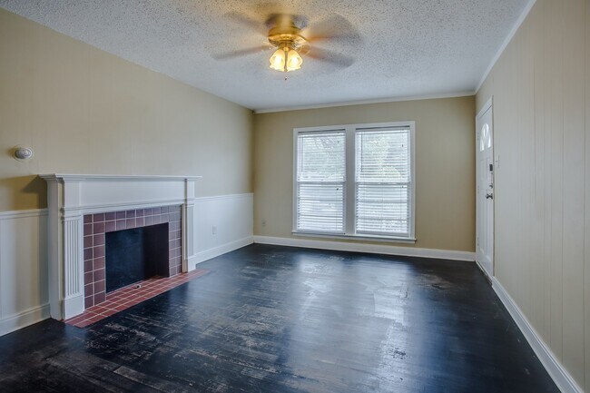 Foto del edificio - Pre-leasing for July!