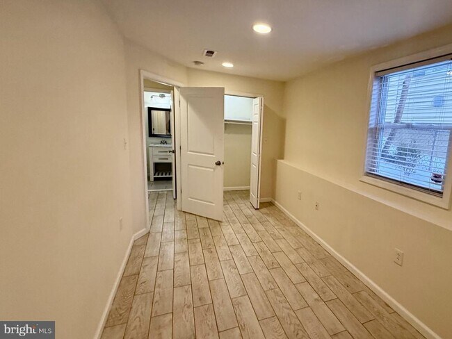 Foto del edificio - 5421 8th St NW