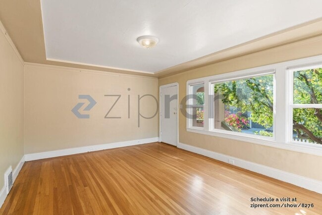 Building Photo - Unit