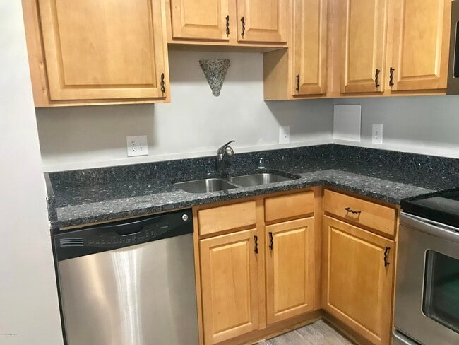 Building Photo - 7904 Grenoble Ln