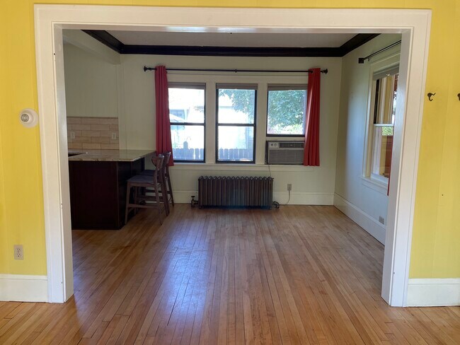 Dining room - 2102 California St NE
