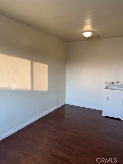 Building Photo - 11140 S Mariposa Ave