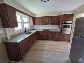 Building Photo - 2717 Bookert Dr