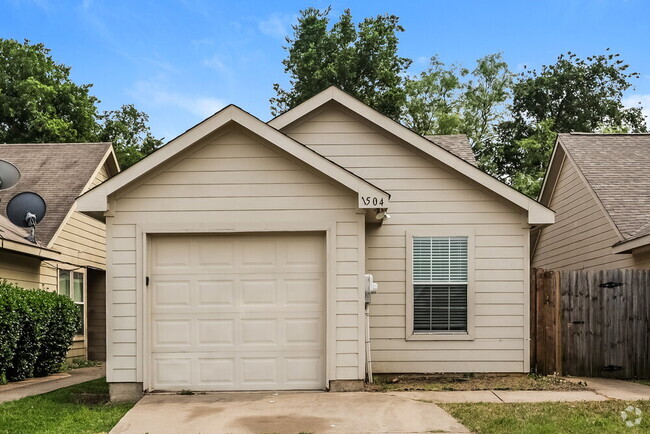 Building Photo - 1504 Pine Ln