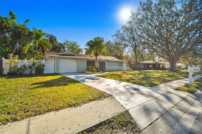 Building Photo - 3165 Woodmont Dr
