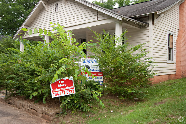 Building Photo - Biddleville Bungelow Condos