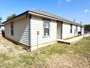 Building Photo - 424 Amires Pl