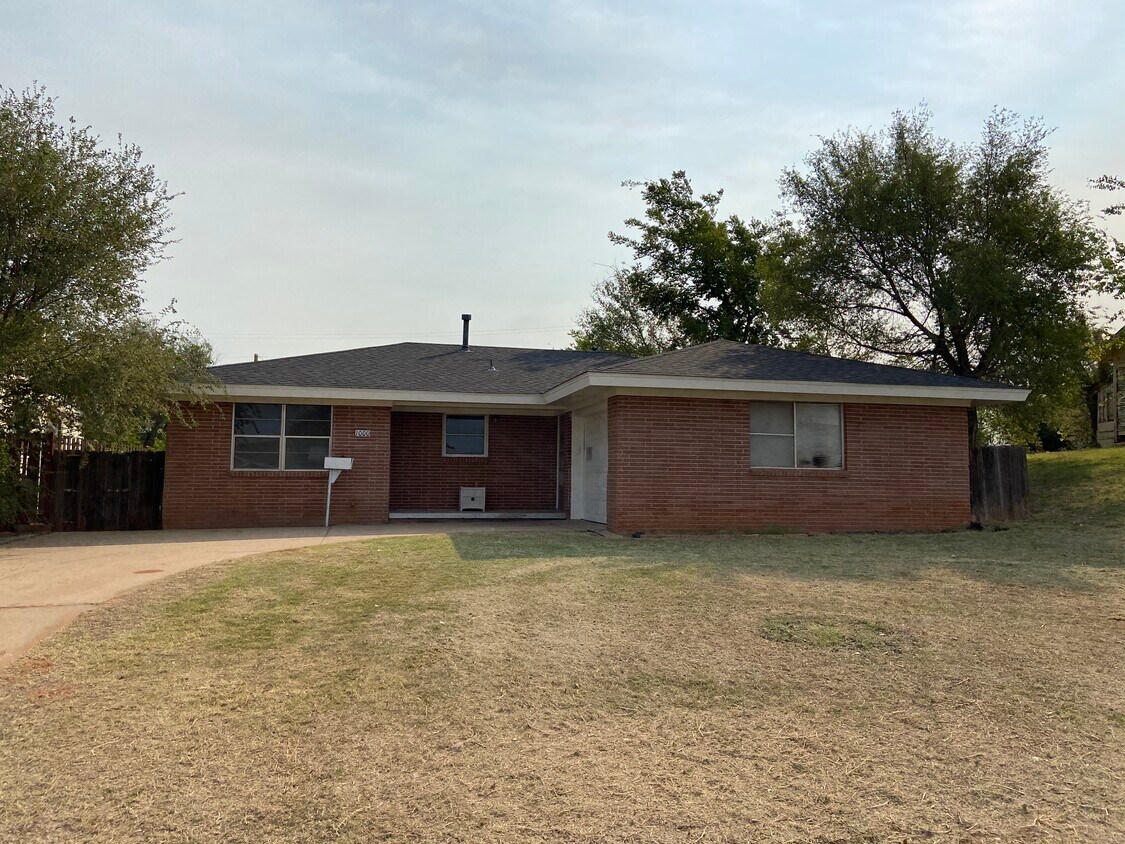 1000 N Jackson St, Altus, OK 73521 House Rental in Altus, OK