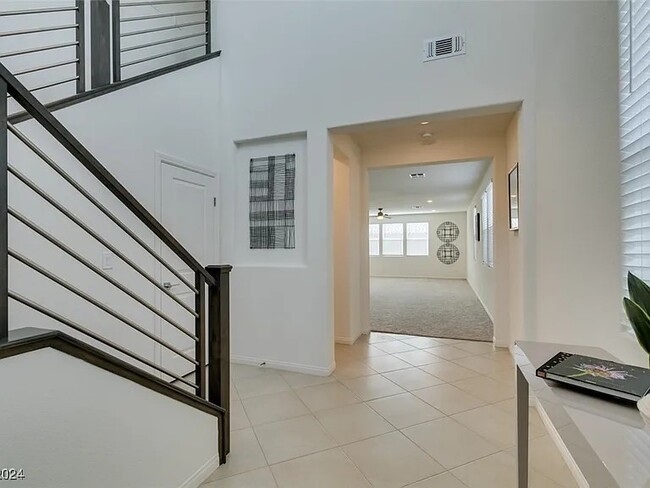 Foto del edificio - 6985 Solano Cyn Ave