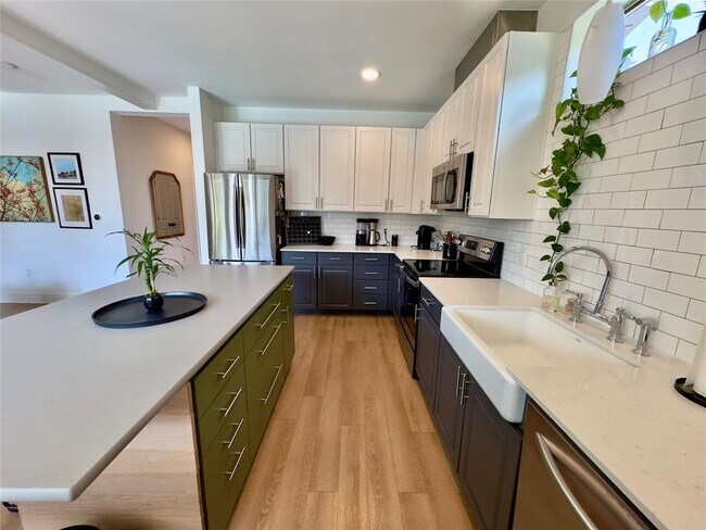 Building Photo - 4704 Sunset Trail