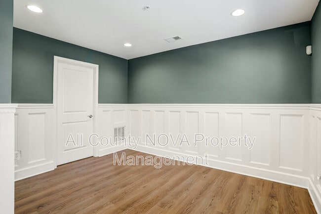 Building Photo - 2908 Pinebrook Rd