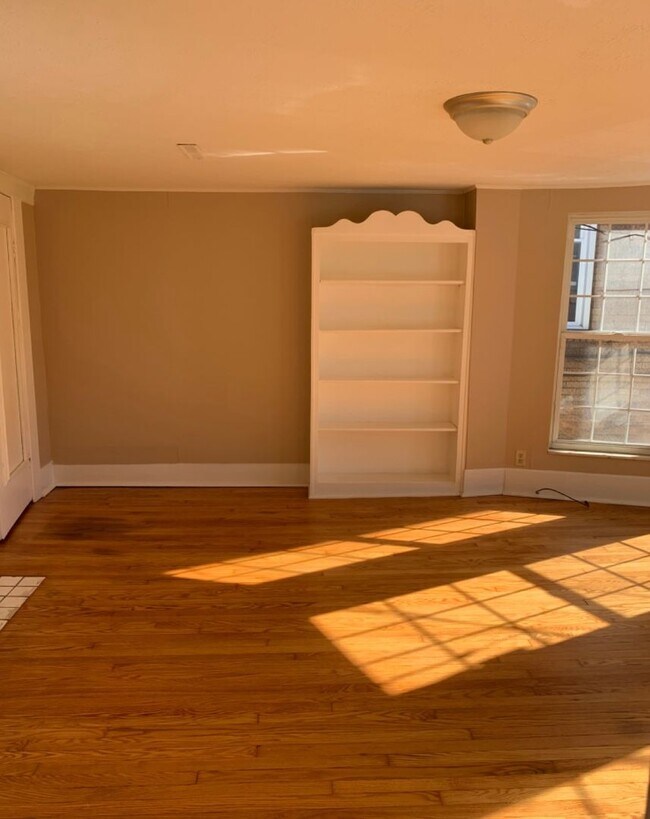 Building Photo - 0211 11th St