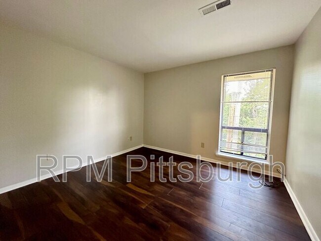 Building Photo - 900 College Park Dr