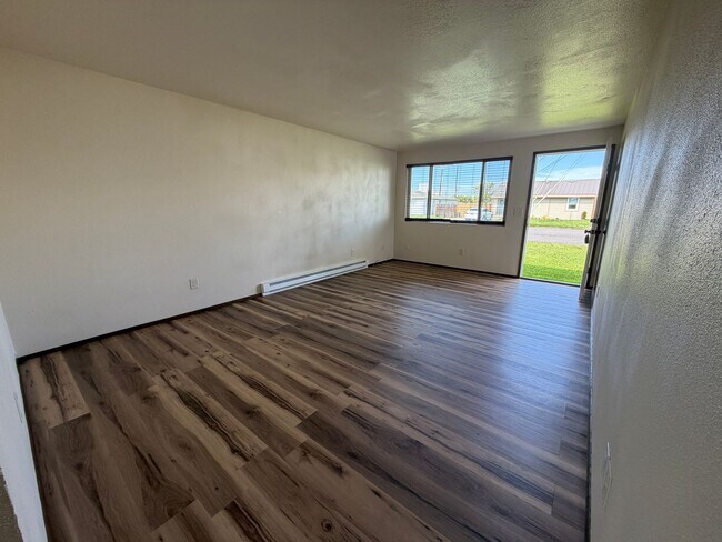 Foto del edificio - 2 Bedroom 1 bath tri-plex