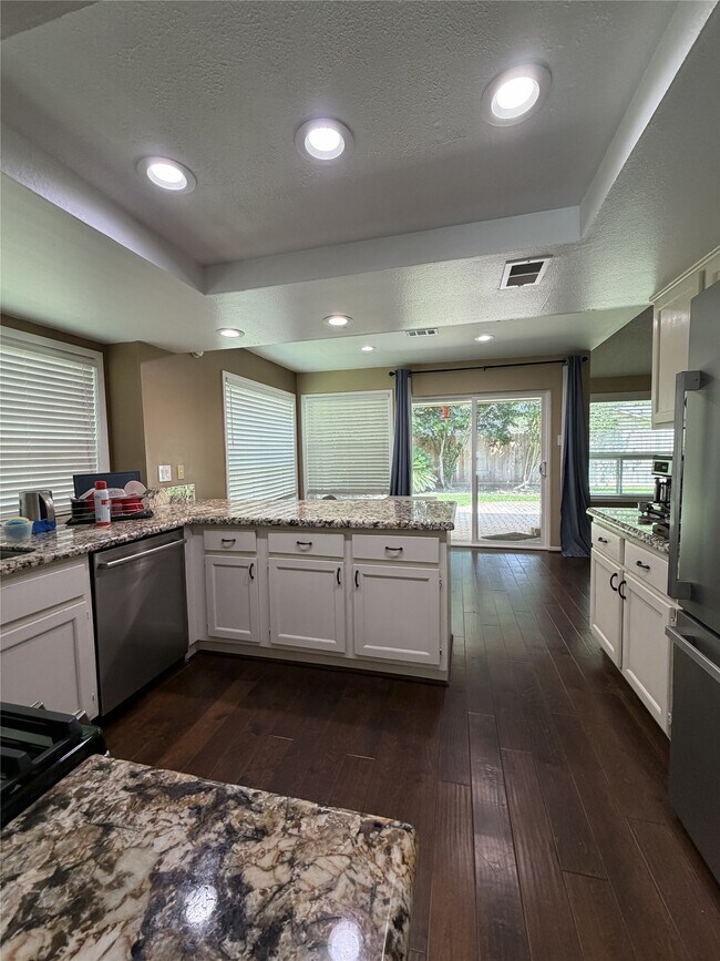 Foto del edificio - 2211 Brook View Ln