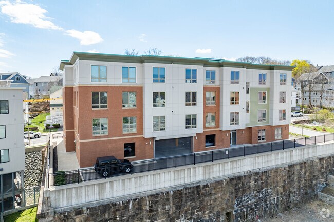 15 Guild Street is located in the Washington Park submarket of Boston. - Bartlett Station Condos