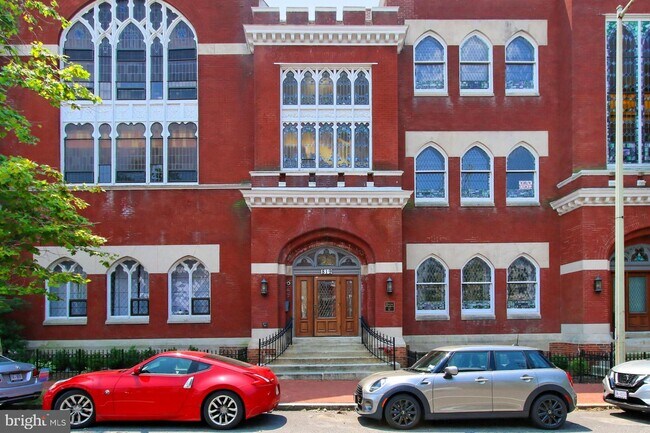 Foto del edificio - 819 D St NE
