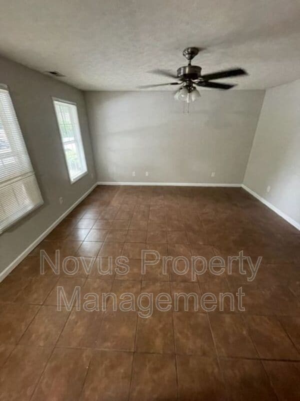 Building Photo - 611 Burson Avenue