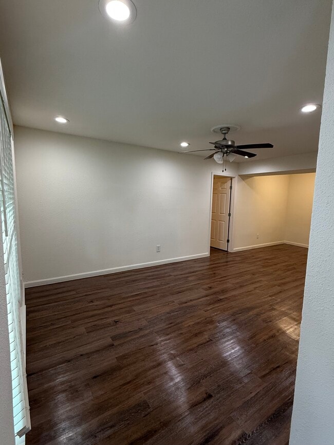 Building Photo - Silver Star Apartments