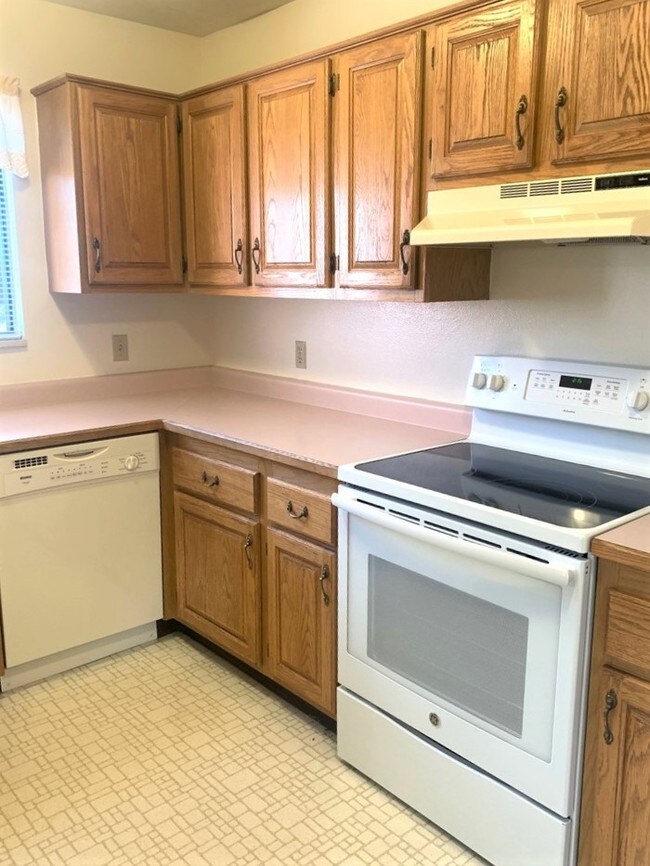 Building Photo - Beautiful Condo in Colorado Springs