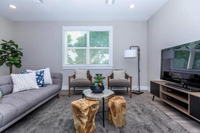 Foto del edificio - 1620 Oak Tree Dr