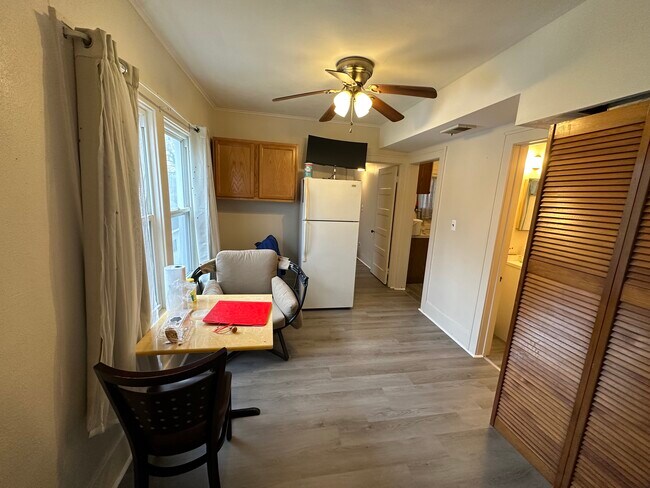 Foto del edificio - 3042 S Custer Rd