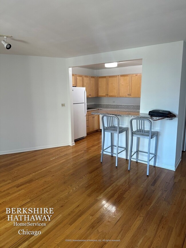 Foto del edificio - 2626 N Lakeview Avenue