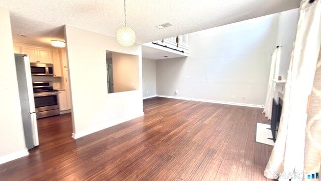 Building Photo - 102 Cambric Pl