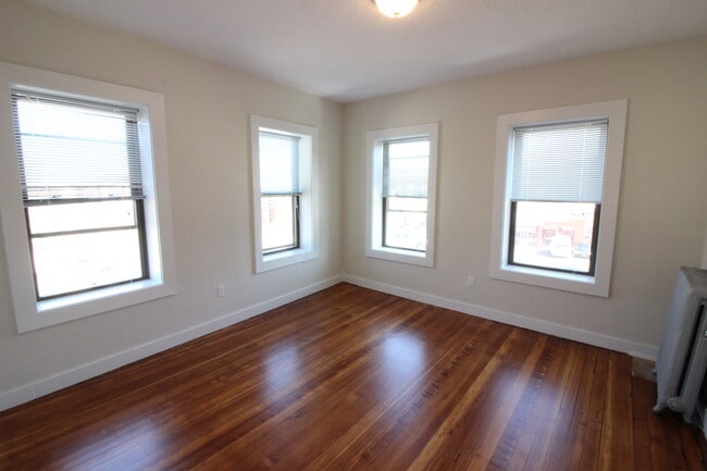 Foto del edificio - 789 Columbia Rd