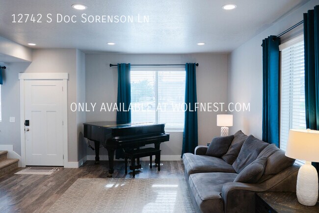 Foto del edificio - Amazing 3 Bed Riverton Townhome! No Deposi...