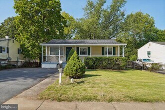 Building Photo - 229 Cabbel Dr