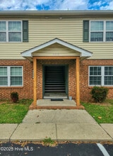 Building Photo - 2322 Indian Dr