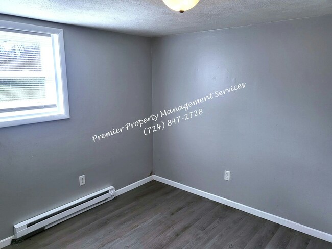 Foto del edificio - 536 Center Grange Rd