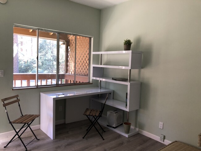 Foto del edificio - 16233 Askin Dr