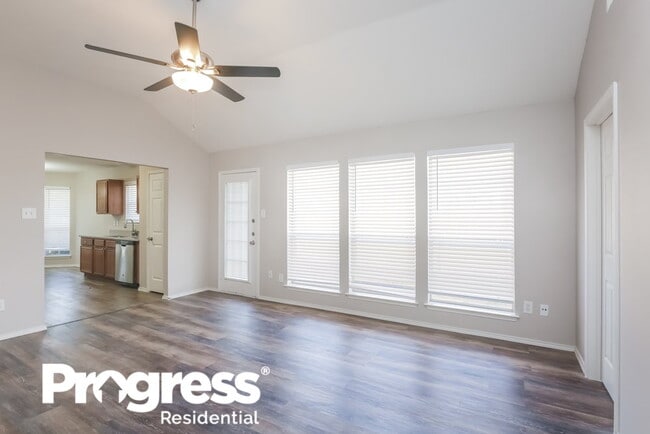 Foto del edificio - 308 Oak Meadow Ln