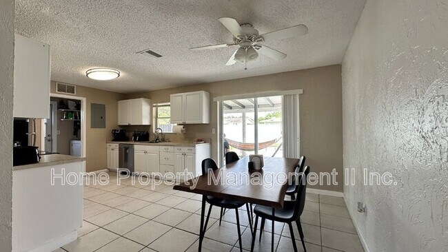 Foto del edificio - 3721 Holiday Rd