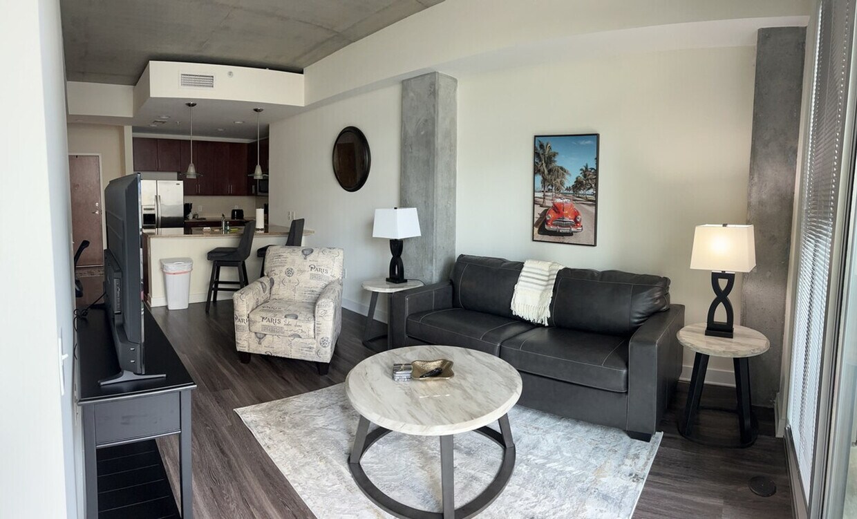 Foto principal - 400 S Tryon St